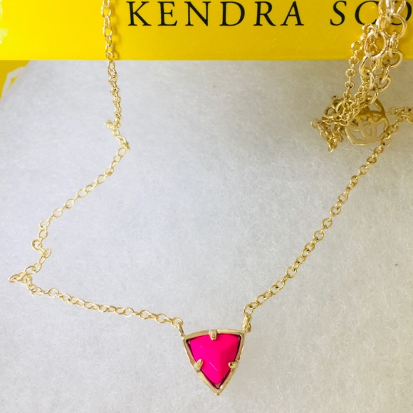 JUST REDUCED NWOT Kendra Scott Perry Necklace Pink - Picture 3 of 6